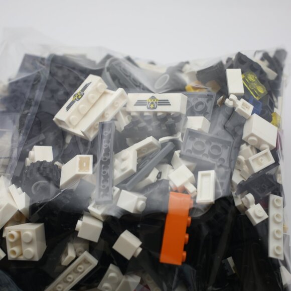 Lot of 1.283 Pounds of Legos that include Lego City SWAT Team pieces - Picture 7 of 10